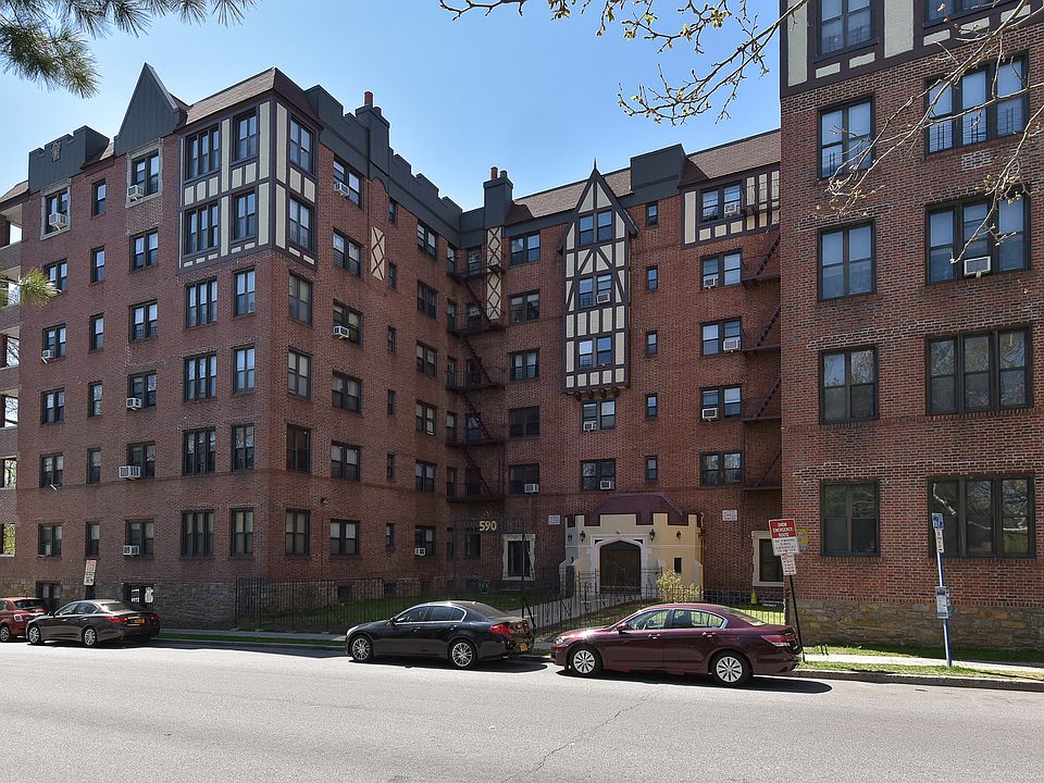 1st image of 590 E 3rd St APT 4L