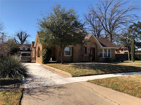 2nd image of 1318 Amarillo St