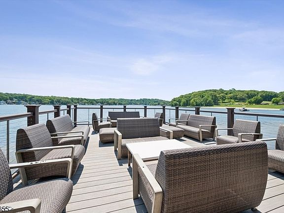 4th image of 401 Mariners Pointe