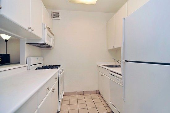 4th image of 99 John St APT 718