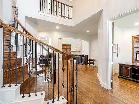 5th image of 2035 Burnside Dr