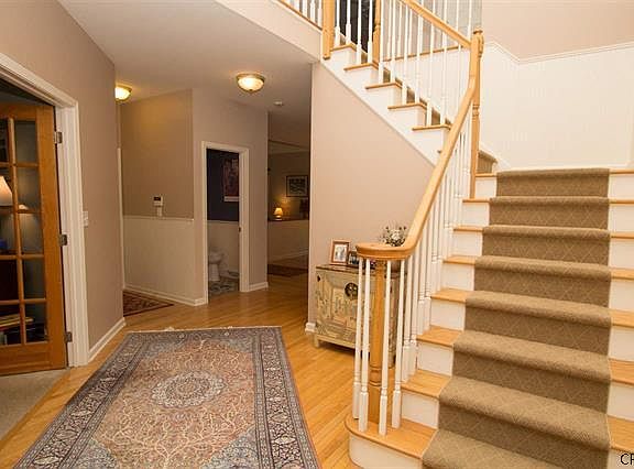 3rd image of 25 Sweetbriar Dr