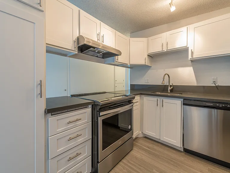 Bel Aire Court | Kitchen