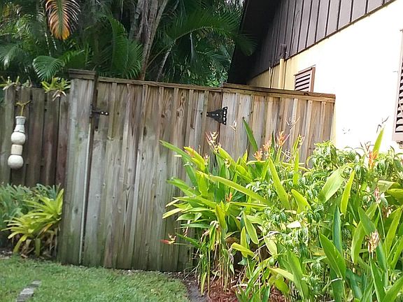 3rd image of 414 Tequesta Dr