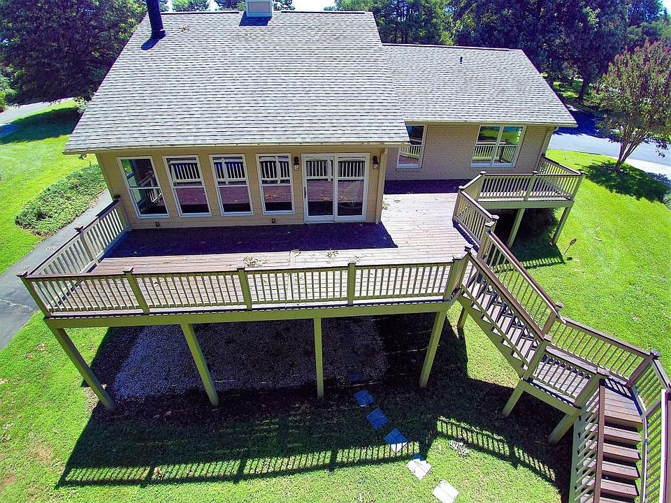 1st image of 995 Lakemount Dr