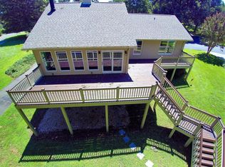 995 Lakemount Dr, Moneta, VA 24121