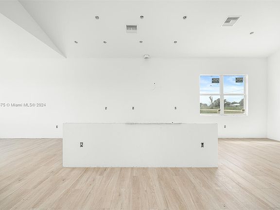 4th image of 1641 Duane Palmer Blvd