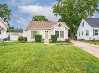424 Hillside Dr, Rossford, OH