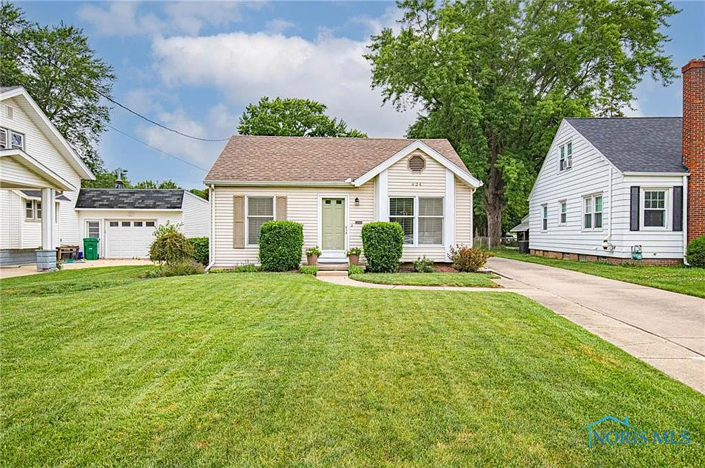 424 Hillside Dr photo 1