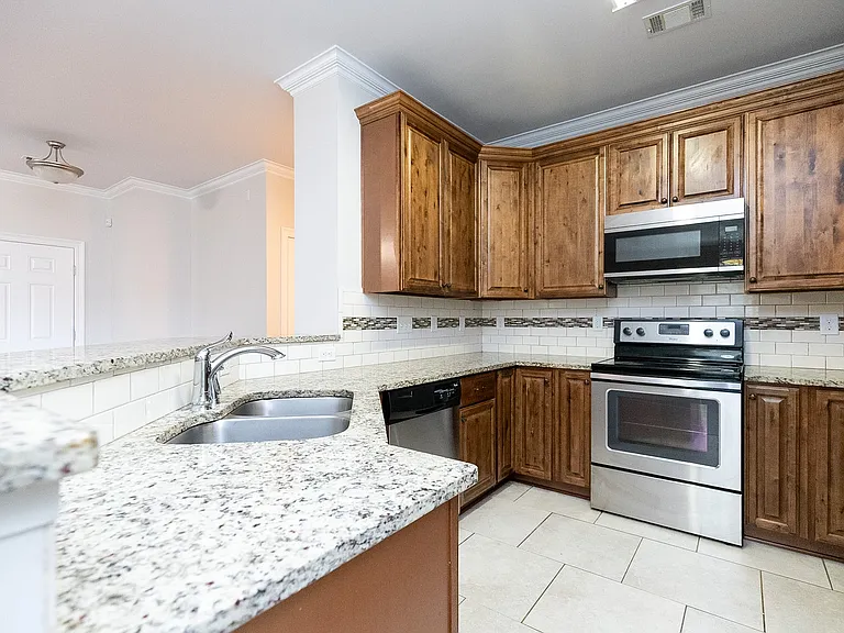 8804 Pemberton Park — Photo 7