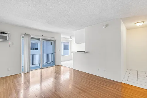 1752 Federal Ave Photo 1