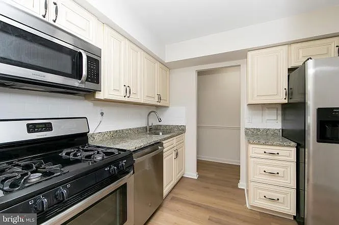 222 Echelon Rd #8 — Photo 3