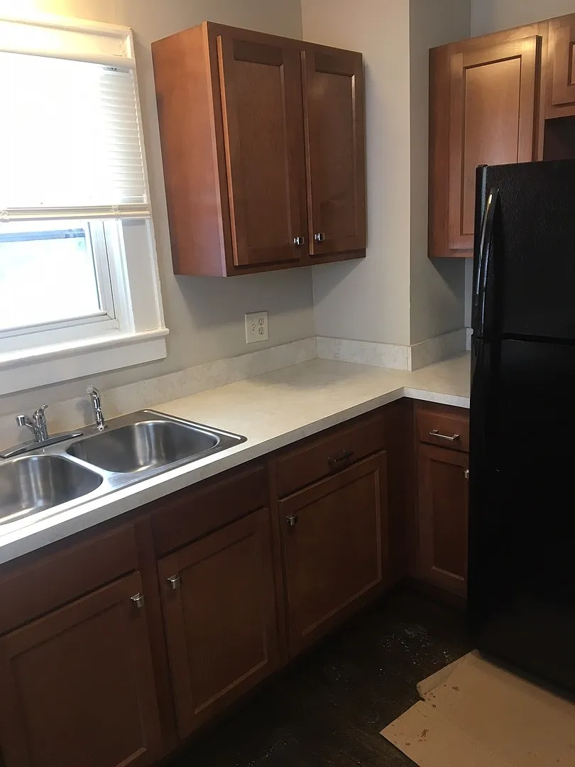 Spacious 3 Bed 1 Bath with Large Garage — Photo 1