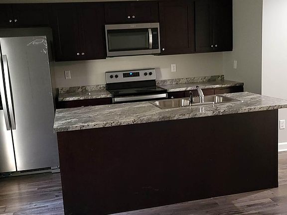 4th image of 285 Creekwood Ave #B