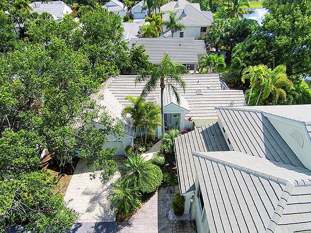 01_aerial-front_17 Admirals Court_Bristo