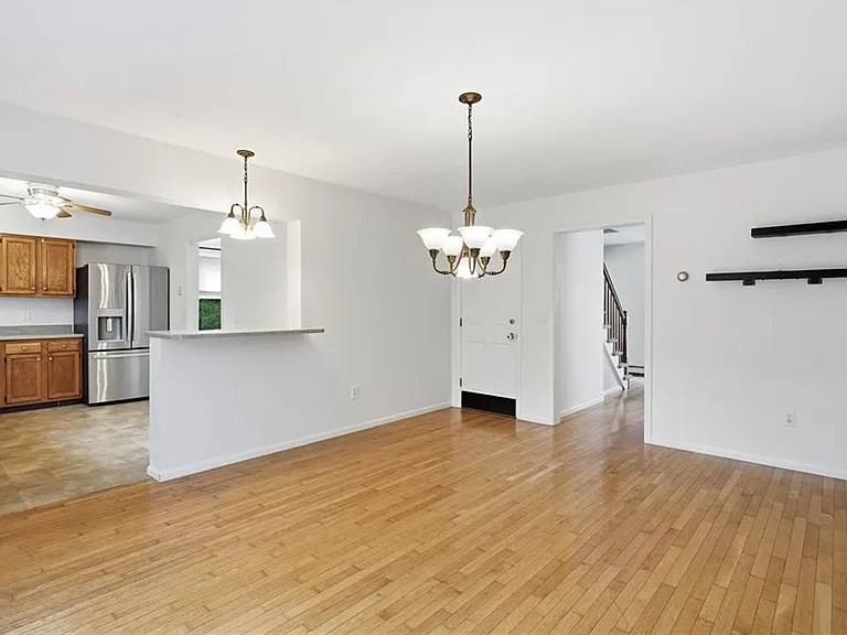 2 Lafayette Dr — Photo 8