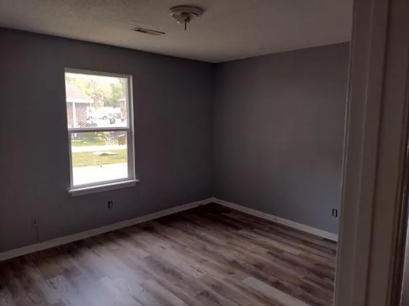 3 bed, 2.0 bath, 1200 sqft, $1,550 — Photo 3