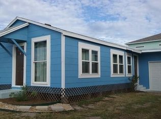1412 S Live Oak St, Rockport, TX 78382