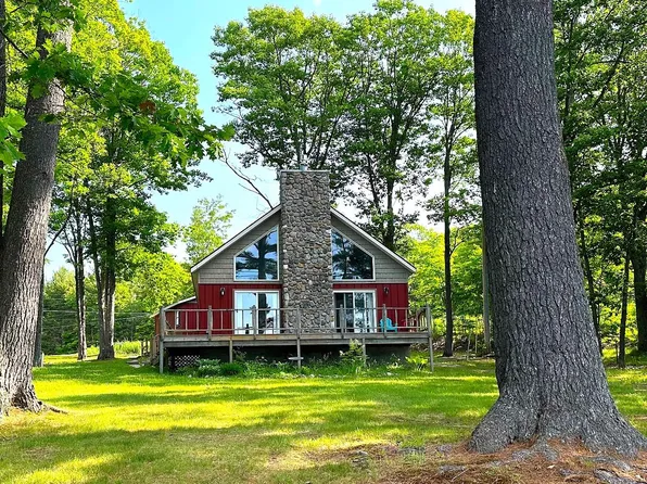 6577 W Lakeview Rd, Kinross, MI 49752