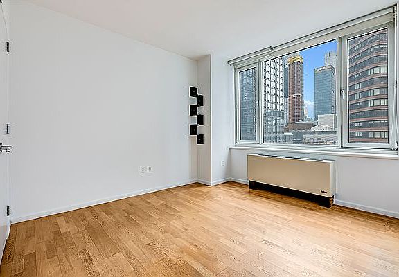 5th image of 635 W 42nd St APT 5L