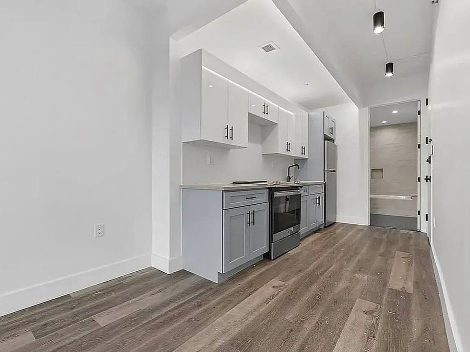1st image of 3321 Glenwood Rd #4C