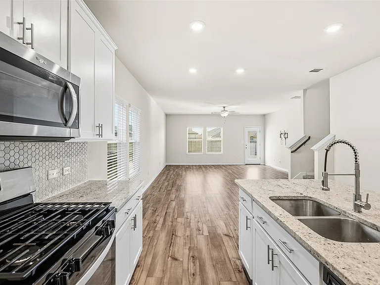 520 Loriner Way — Photo 11