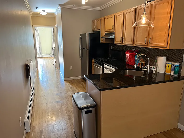 479 Monmouth St #3R — Photo 6