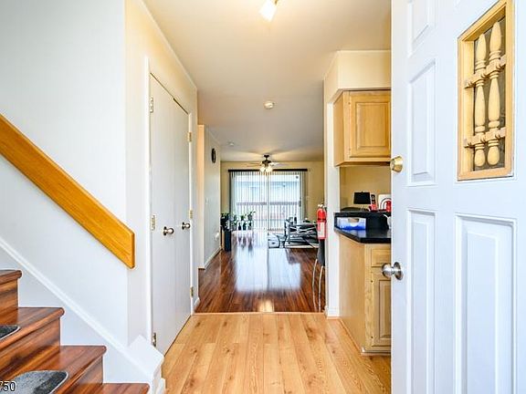 4th image of 6 Essex St