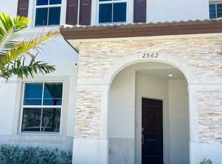 2562 SE 29th St, Homestead, FL 33035