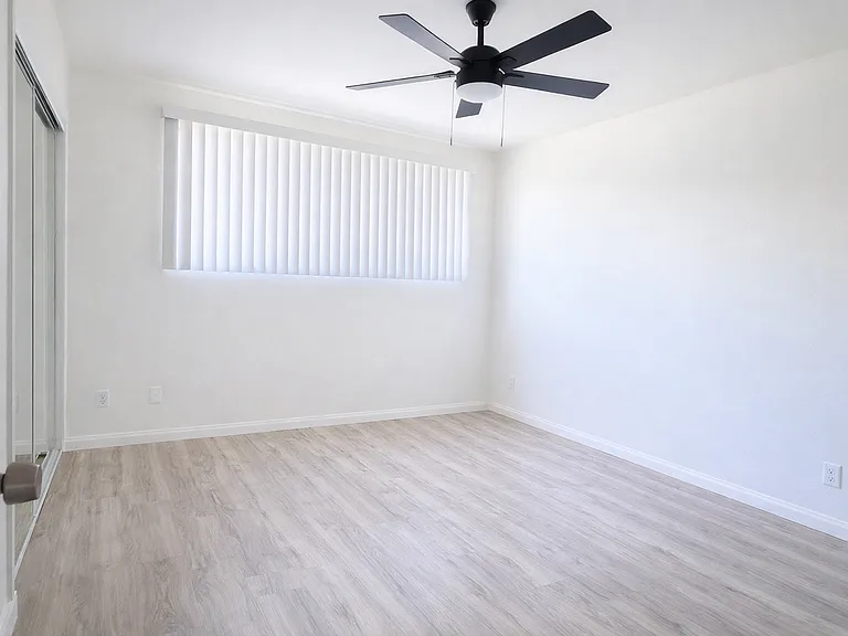 6433 Shirley Ave — Photo 12