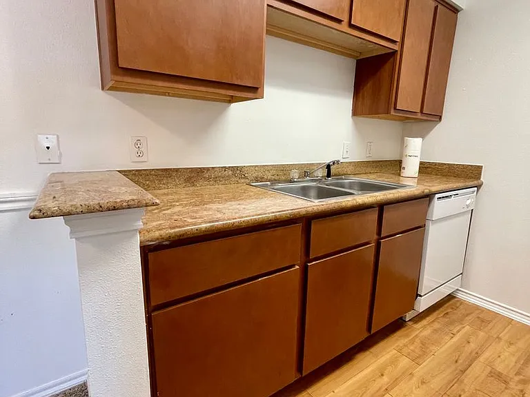 Ashley Crest — Photo 4