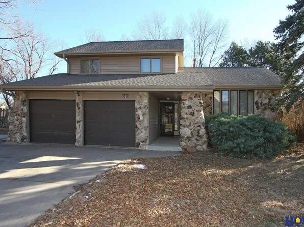 1630 Buckingham Dr, Lincoln, NE 68506