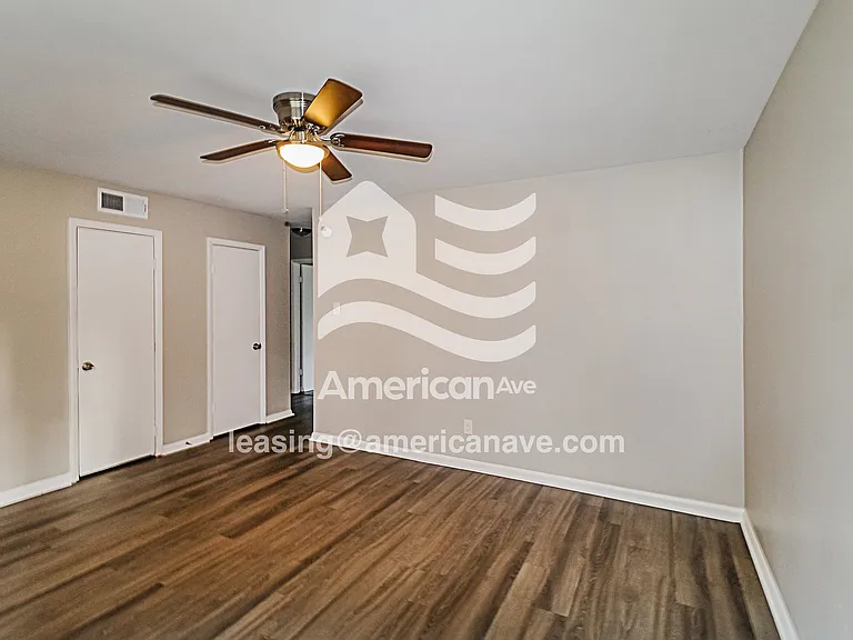 1561016_005_living_room_13843814.jpg