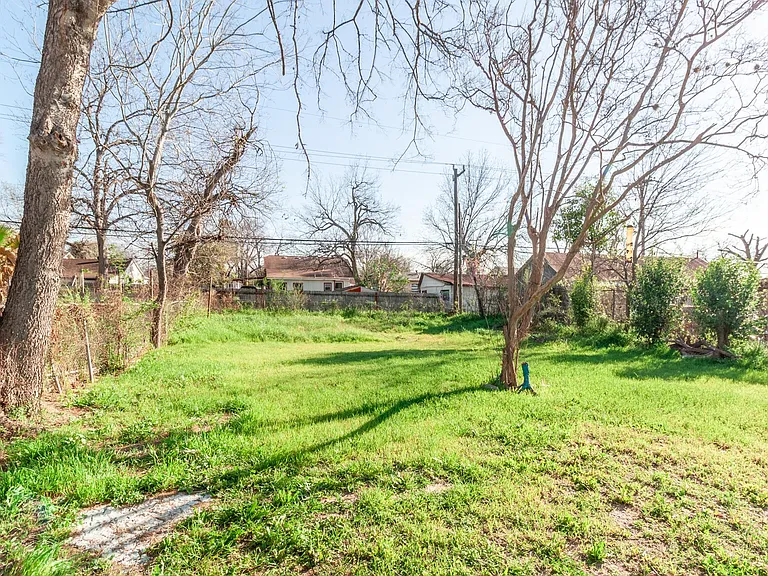 1610 Lennon Ave — Photo 21