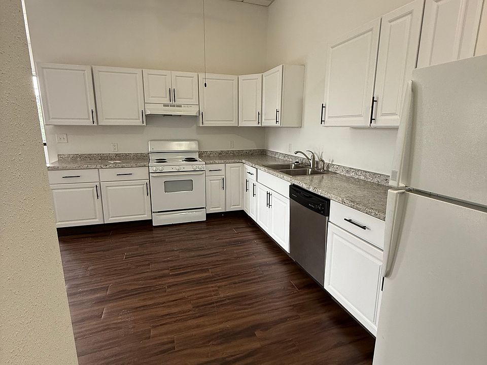 1st image of 410 Smith St #11