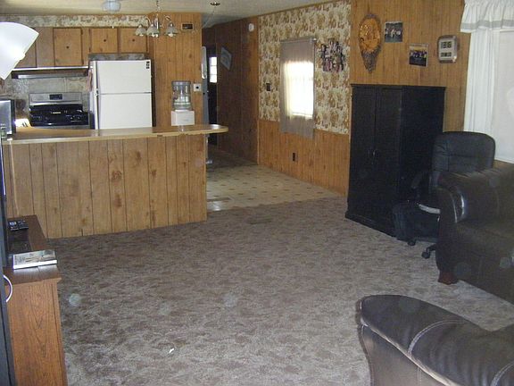 living room/ kitchen