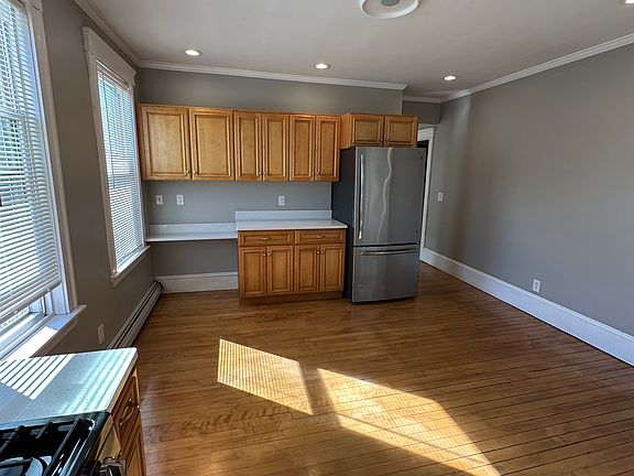 3rd image of 8 Fowler St APT 2