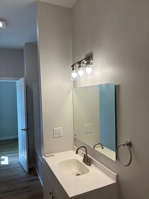 2 bed, 808 sqft, $1,000 — Photo 4