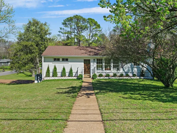 4952 Stillwood Dr, Nashville, TN 37220