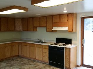915 Bay View Ave, Twin Lakes, WI 53181