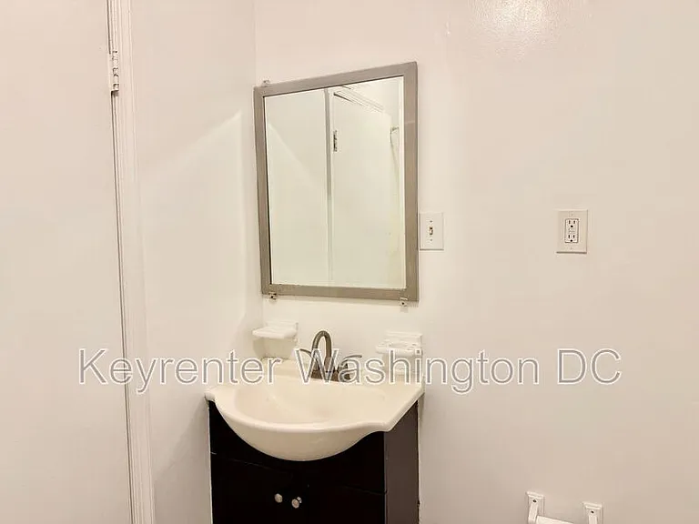 1537 A St SE #SE — Photo 20
