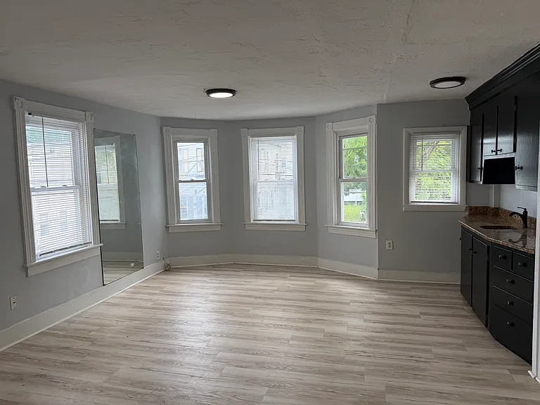 87 Penn St #2F — Photo 3