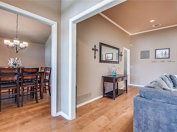 4th image of 1114 Navajo Cir