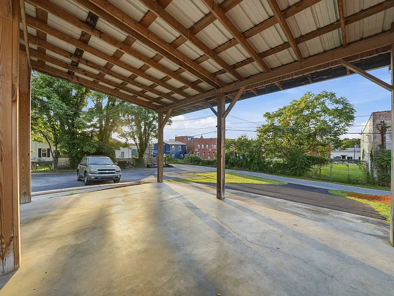 118 Wilson Ave — Photo 3
