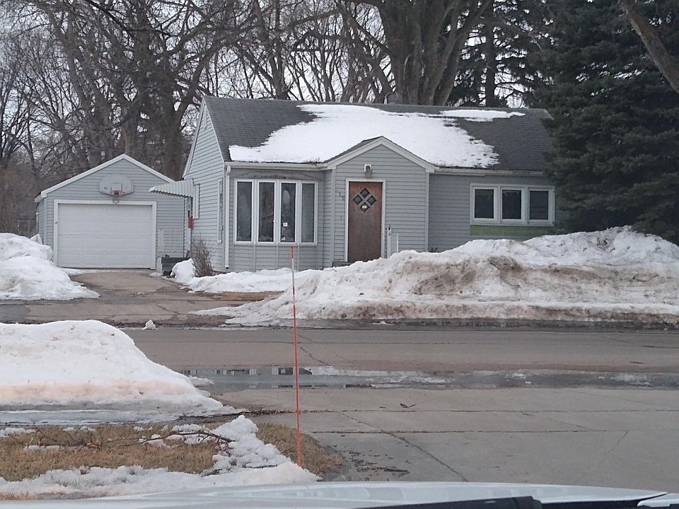 1st image of 815 15th Ave S