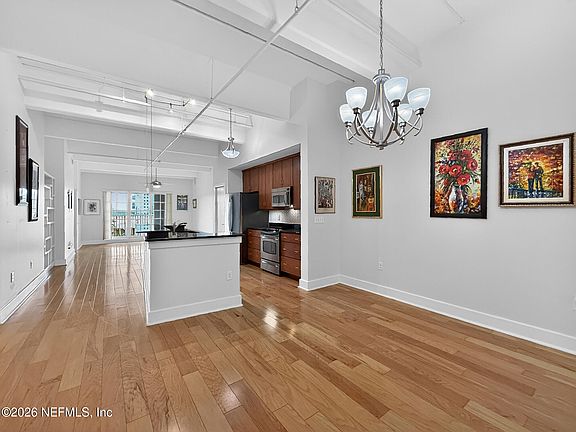 5th image of 1661 RIVERSIDE Avenue #407