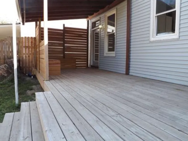 907 Lydia St — Photo 8