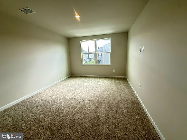 647 Laurelwood Cir — Photo 9