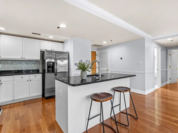 70 Adams Street image 8 of 47