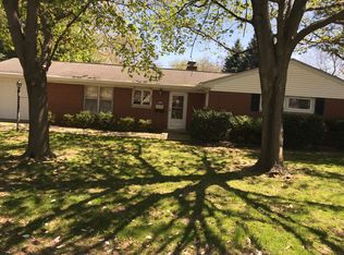 906 Dolphin Ave, Bloomington, IL